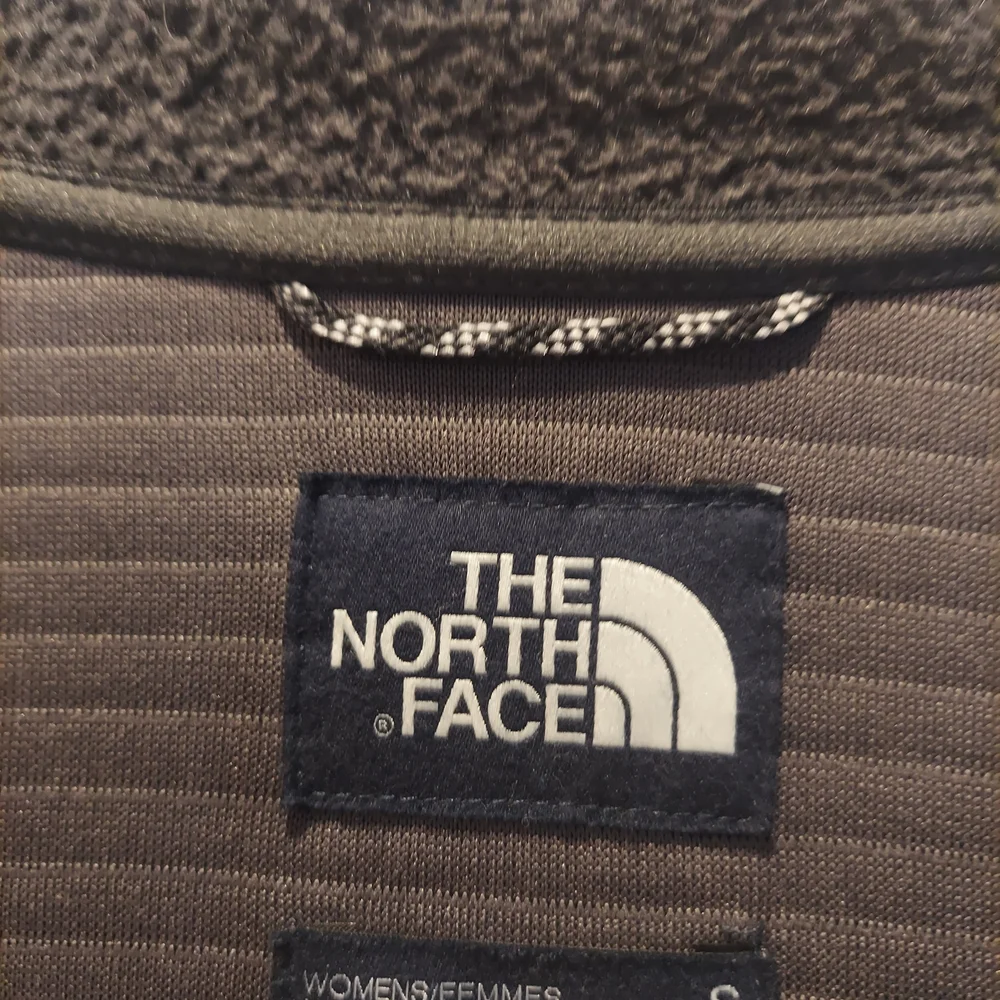 The North Face Women's Gray Jacket~ Size Small - Picture 4 of 9